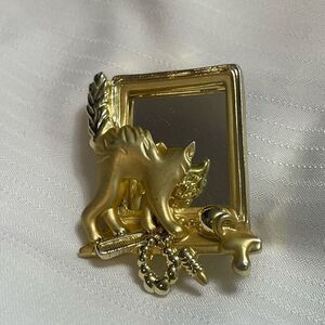 Vintage A.J.C. Scaredy Cat Mirror Reflection Pin Matte Gold Tone
